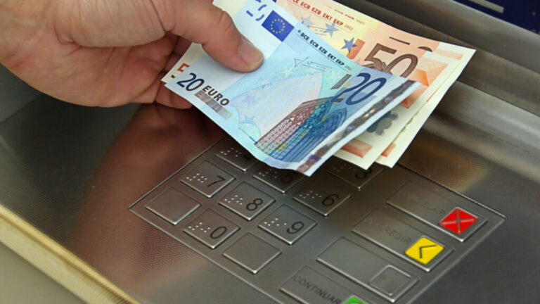 ΟΠΕΚΑ: Πληρώνει 18 επιδόματα για τον Νοέμβριο σε χιλιάδες δικαιούχους
