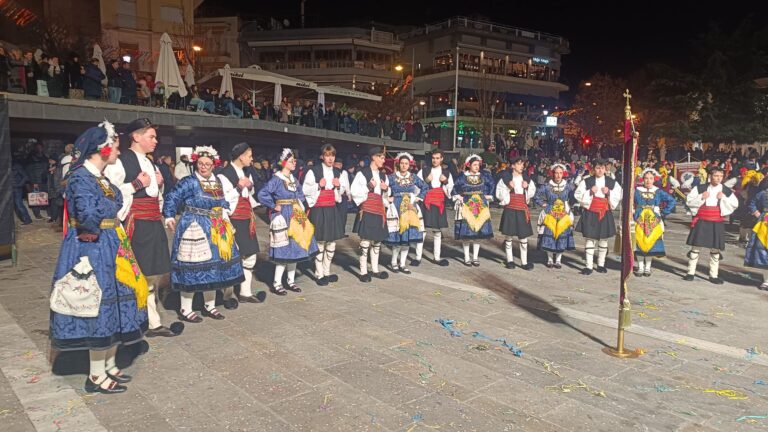 Τα χορευτικά της Ελίµειας (Τσιαρτσιαµπά) και των Καµβουνίων το βράδυ της Τσικνοπέμπτης στην κεντρική πλατεία Κοζάνης