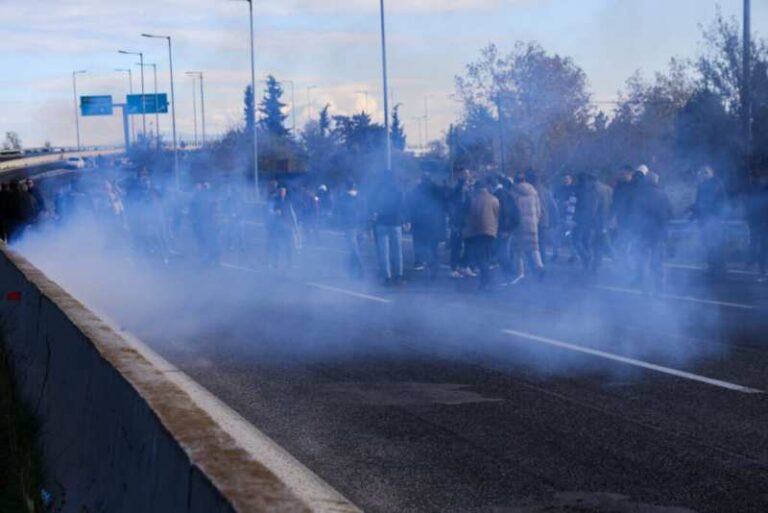 Εκατοντάδες αγρότες στους δρόμους: Ένταση, χημικά, τραυματίες και συλλήψεις