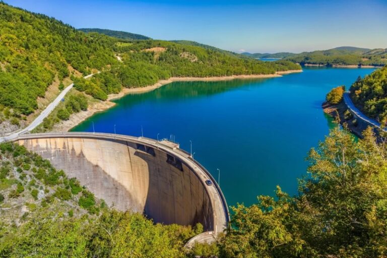 Λίμνη Πλαστήρα: Το θεσσαλικό στολίδι της φύσης που «έφτιαξε» ο άνθρωπος